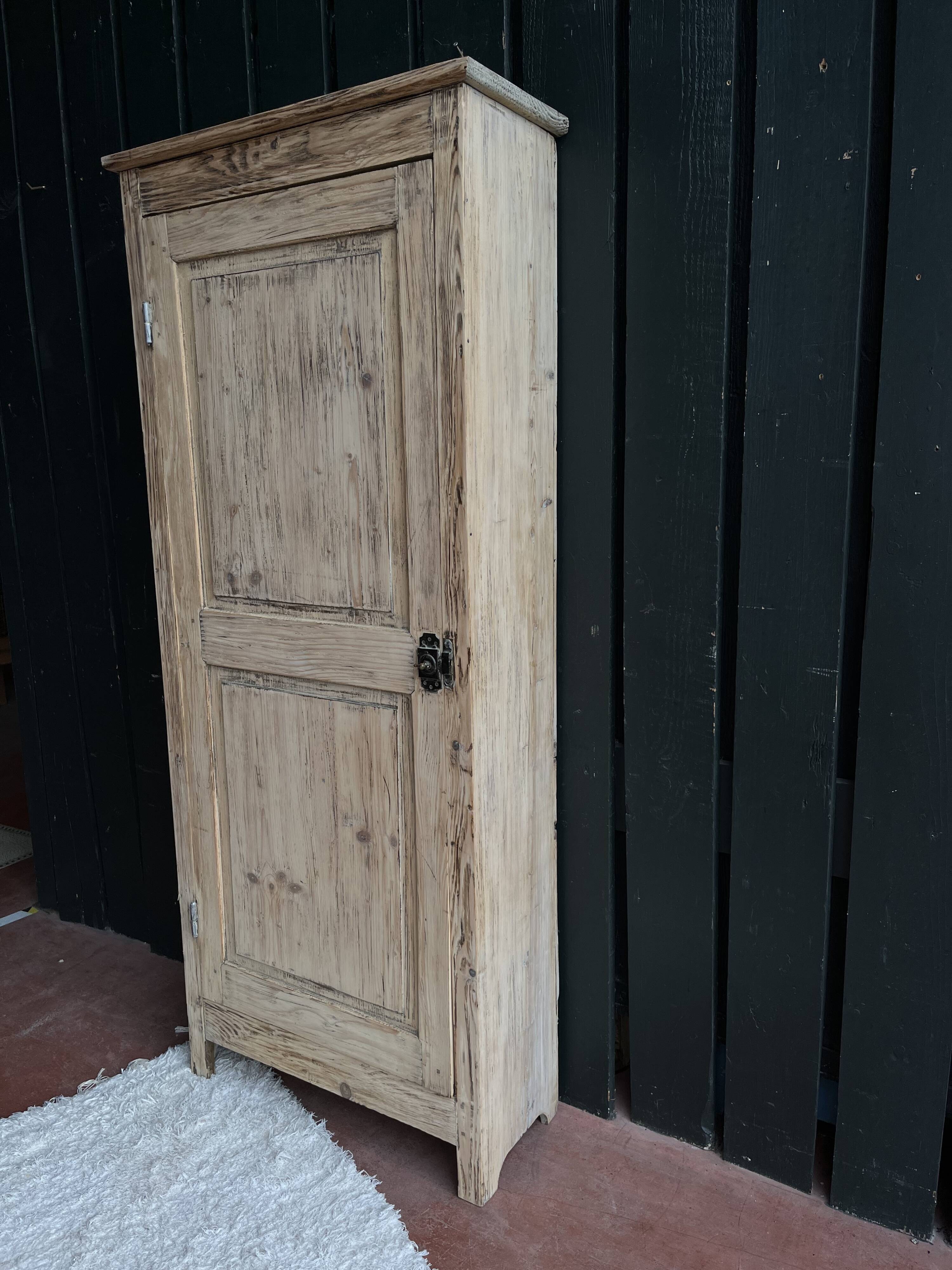 Single-door wardrobe / cupboard