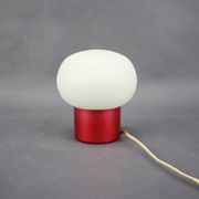 Lampe de table en verre opalin Burgundy Red de l'ère spatiale des années 1970
