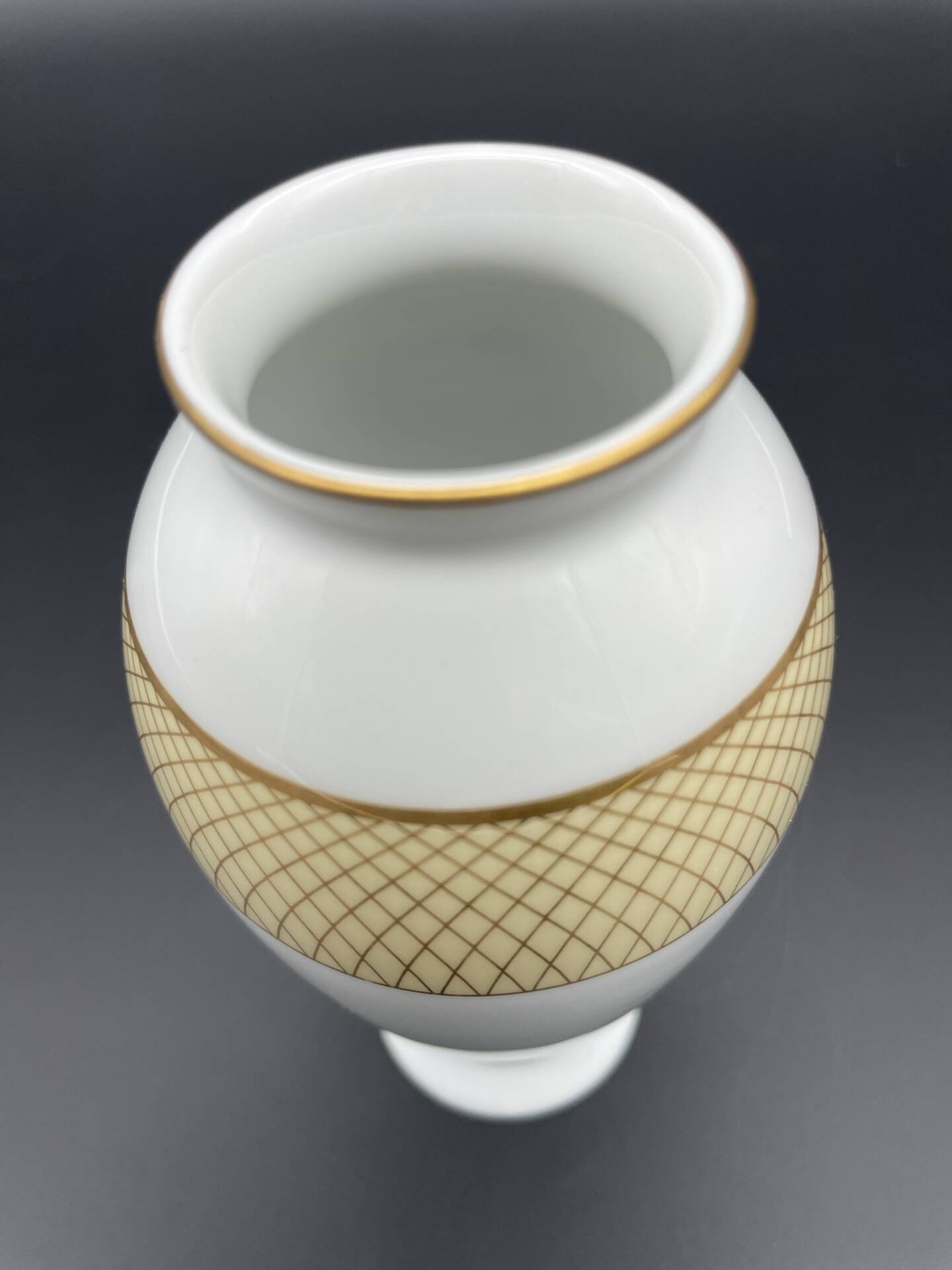 Small Rosenthal Classic vase in white porcelain and gold.