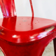 Ensemble de quatre chaises basses en acier rouge