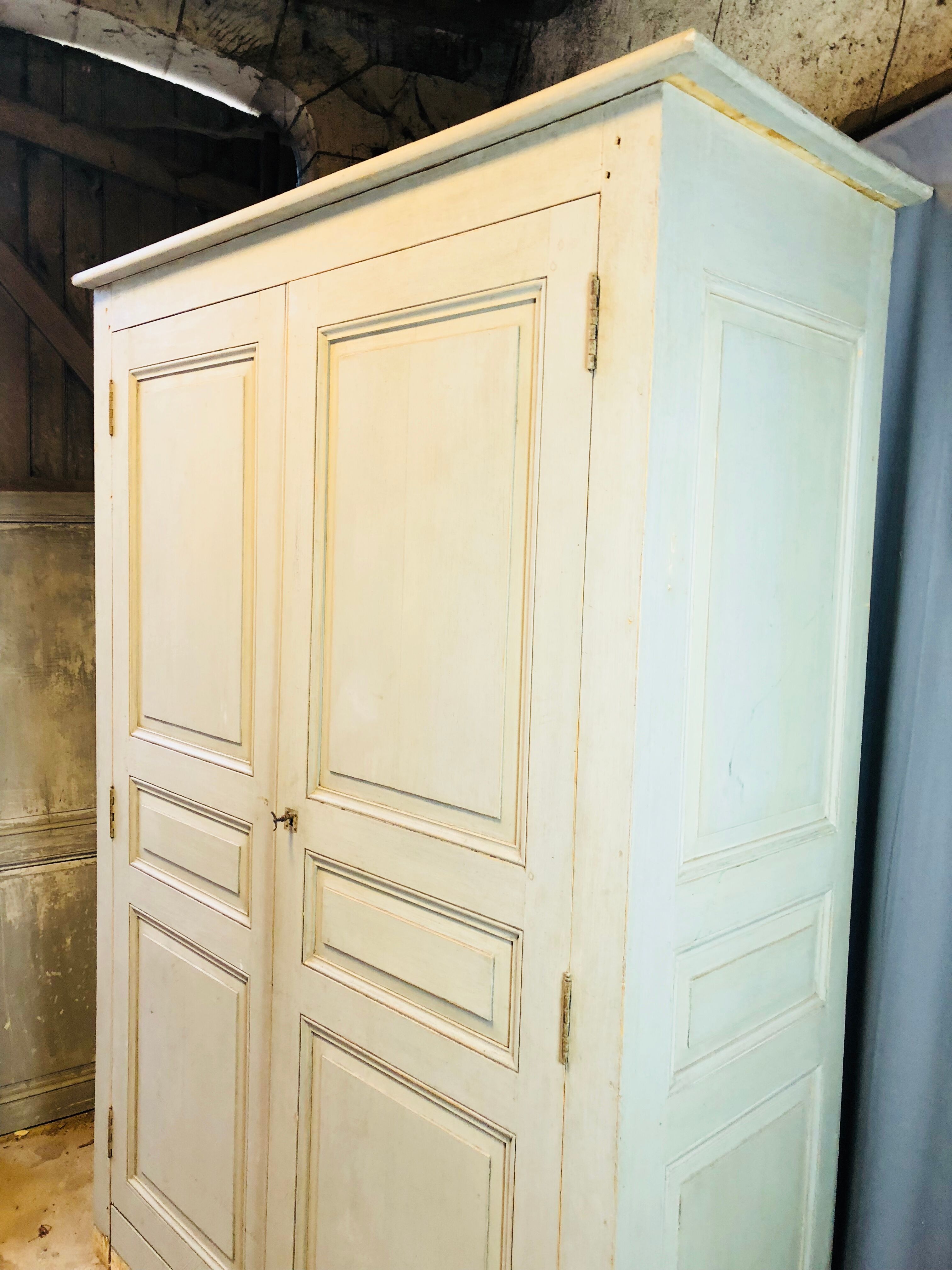 Pantorned cupboard