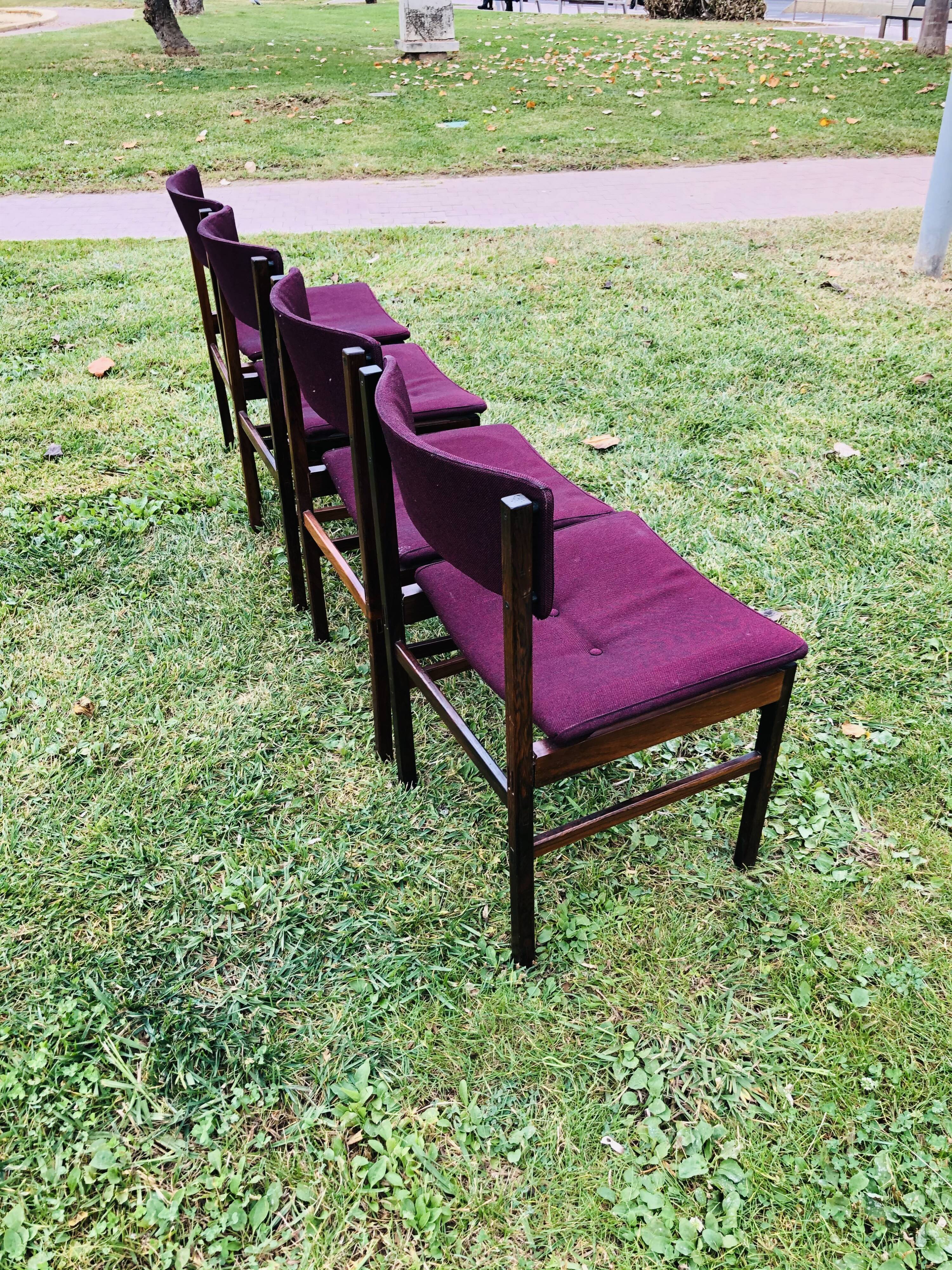Chaises pourpres en palissandre de Roche Bobois 1970