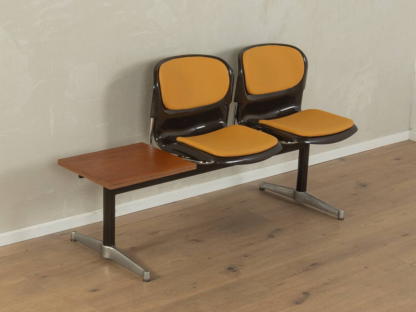 Space Age waiting bench by Drabert