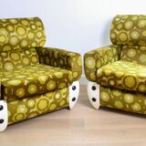 A pair of vintage mid-century modern arm chairs - Italy 1970s
