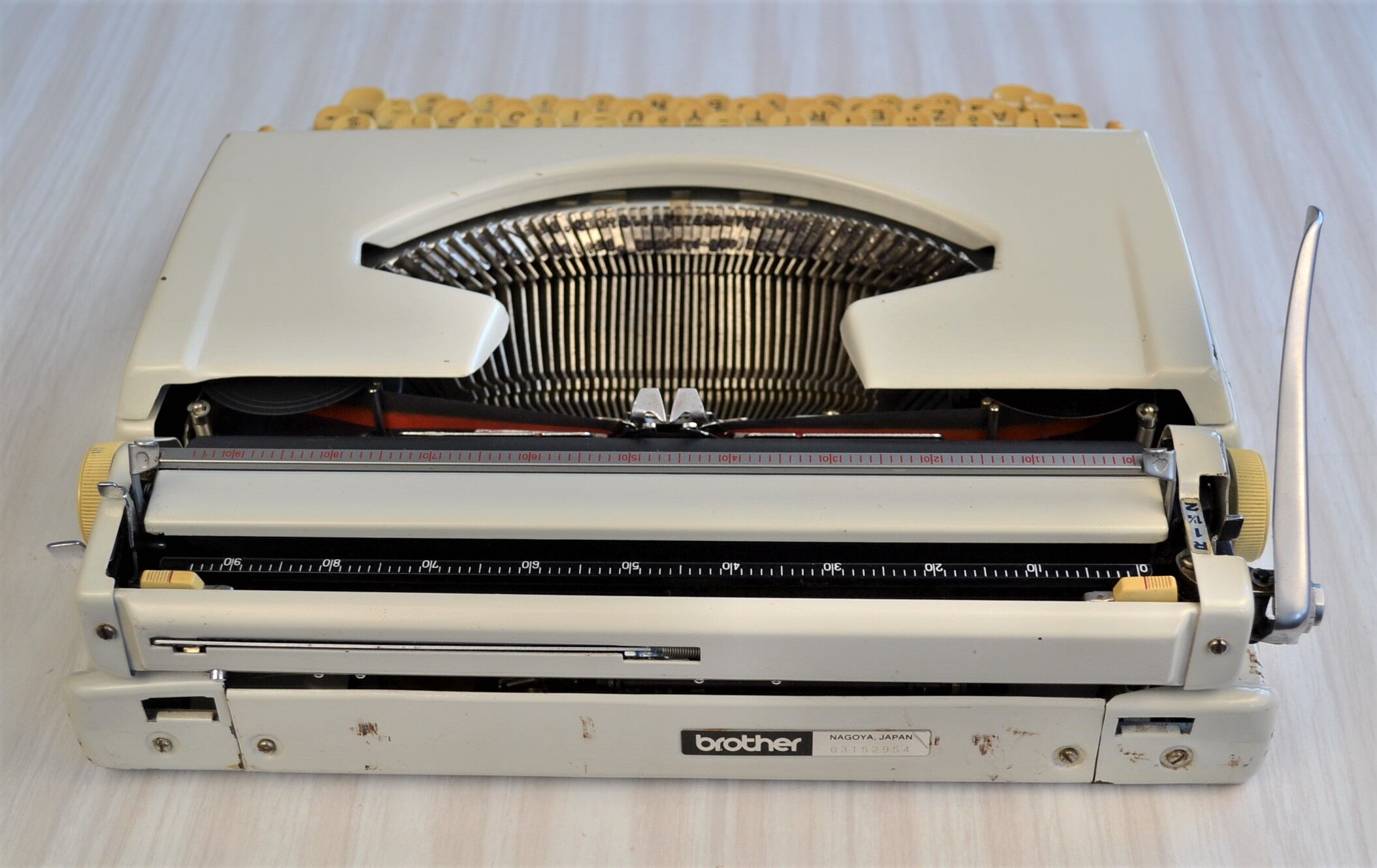 Brother Deluxe 900 typewriter - vintage 60 (new ribbon)