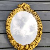 Hollywood Regency style oval Victorian mirror. In antique gold wood. 31 x 21cm