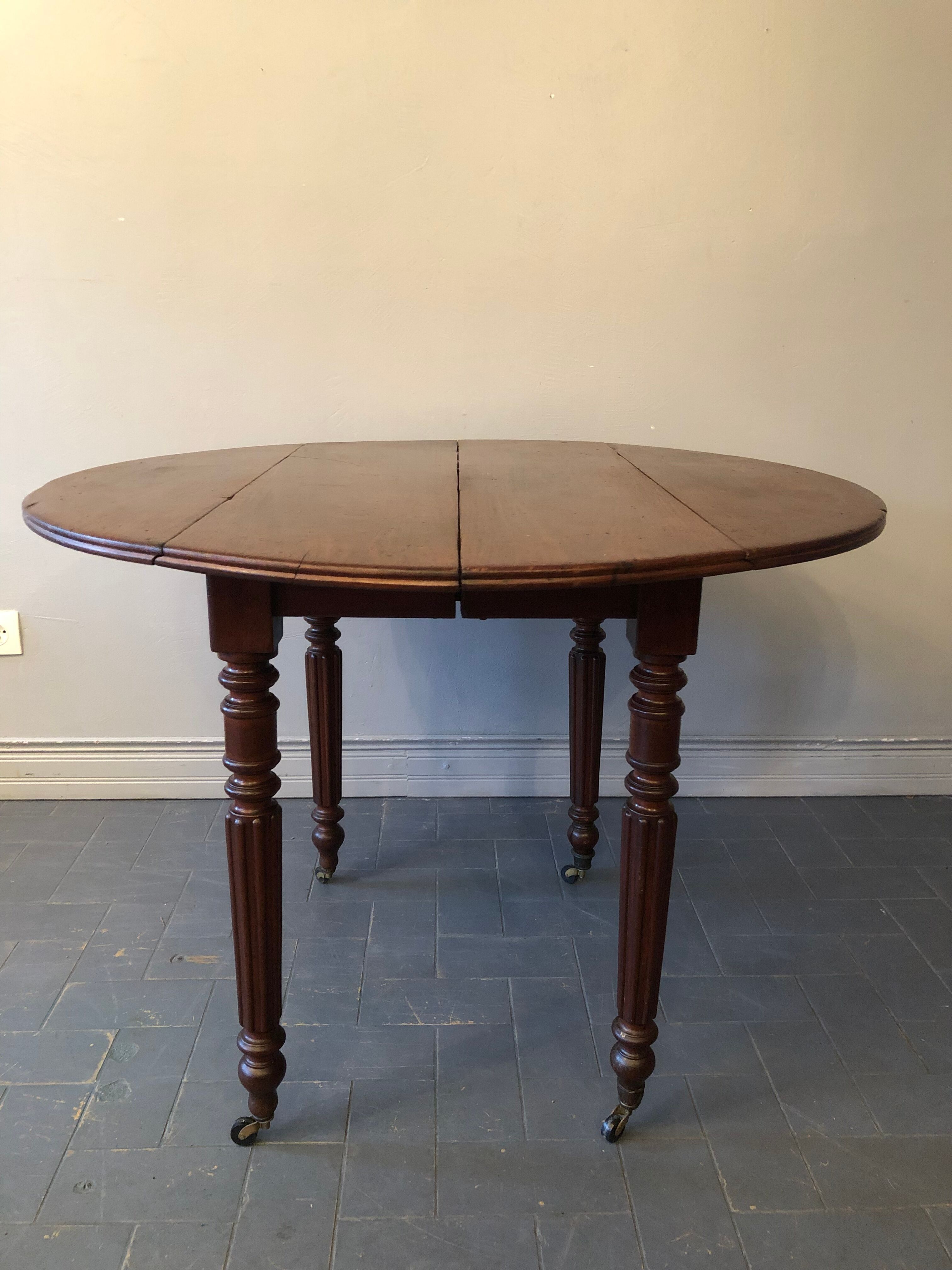 Round table with flaps diameter 97 cm