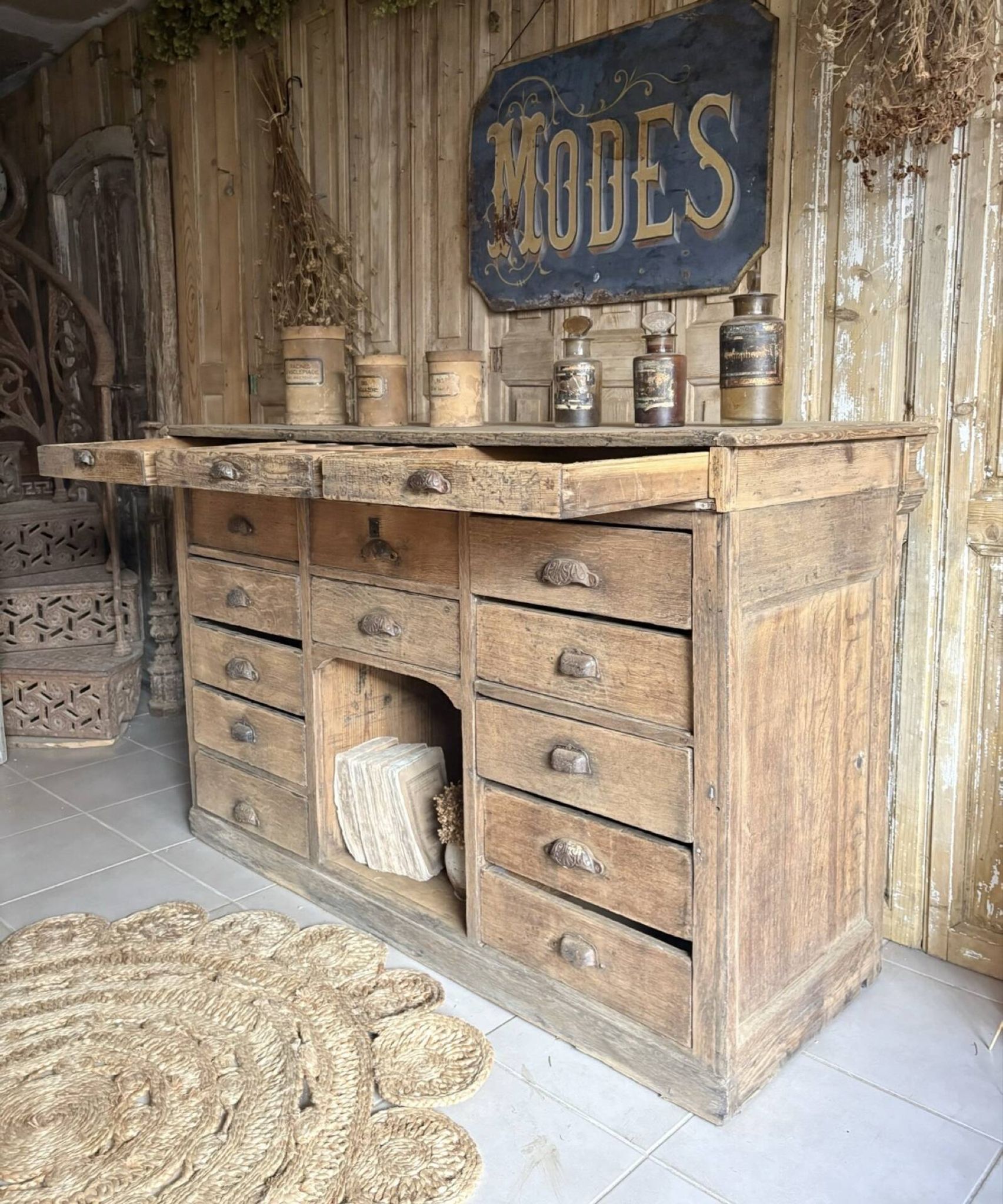 Magnifique Ancien Comptoir De Commerce En Chêne À Nombreux Tiroirs