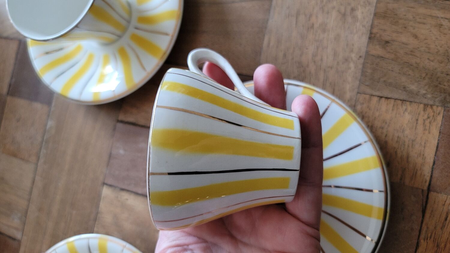 3 cups and digoin cups