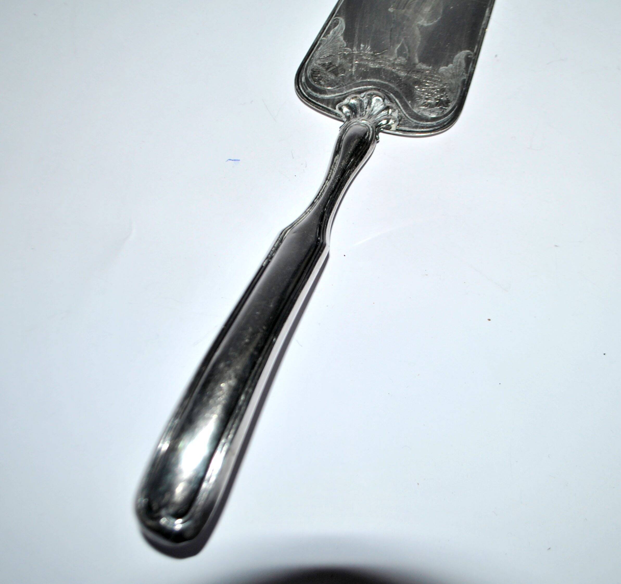 Cake server with engraved decoration Bacchus Vintage Silverware