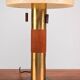 Lampe de table en teck et laiton