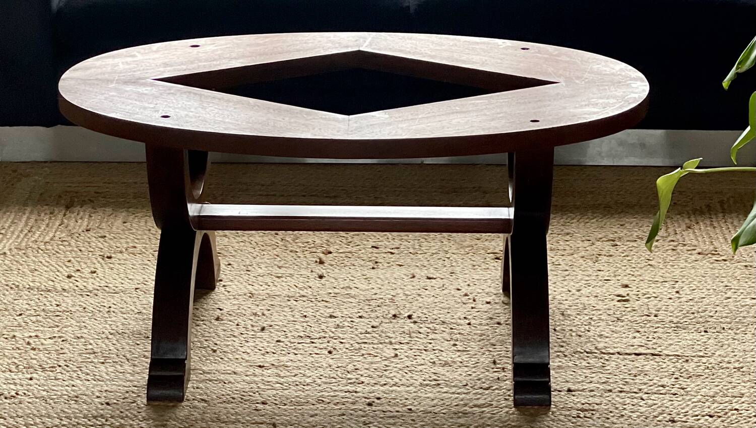 Coffee table in wood, marble and onyx.