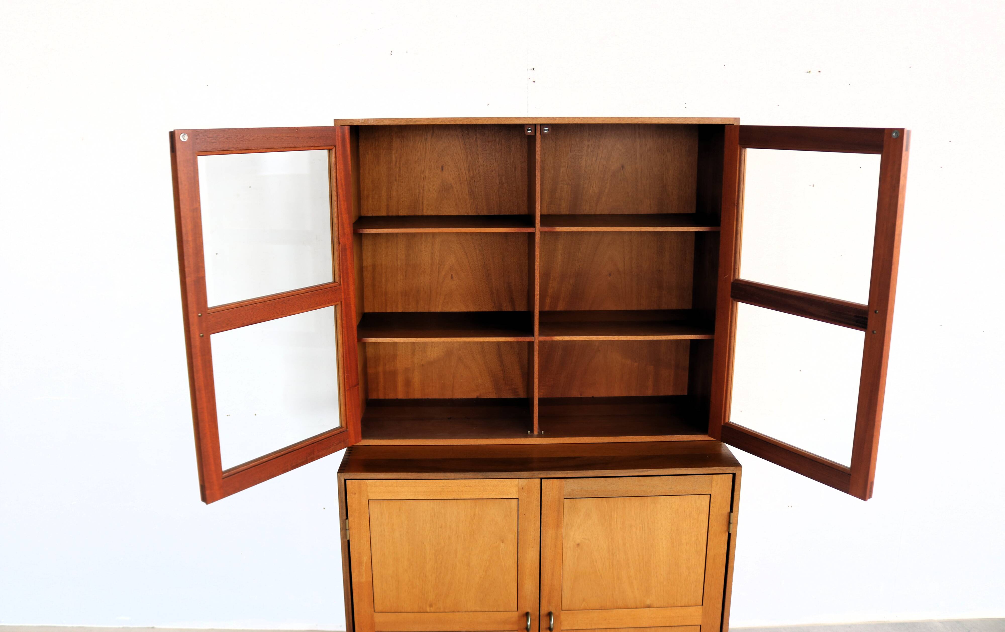 vintage wall cabinet | display cabinet | C. Hvidt