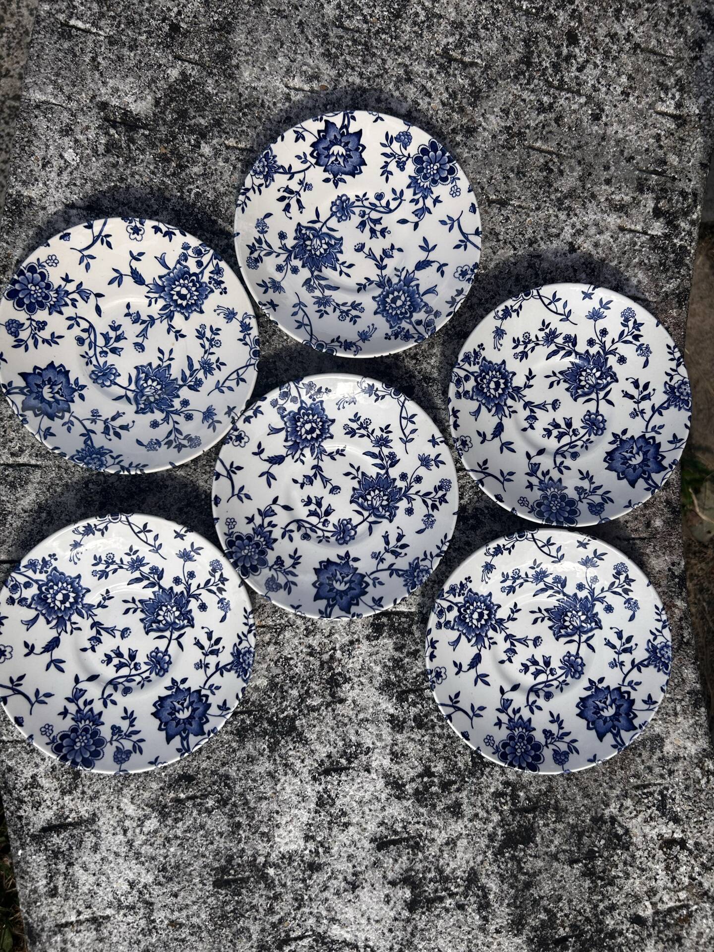 Set of 6 saucers Churchill England 13 cm diameter in porcelain