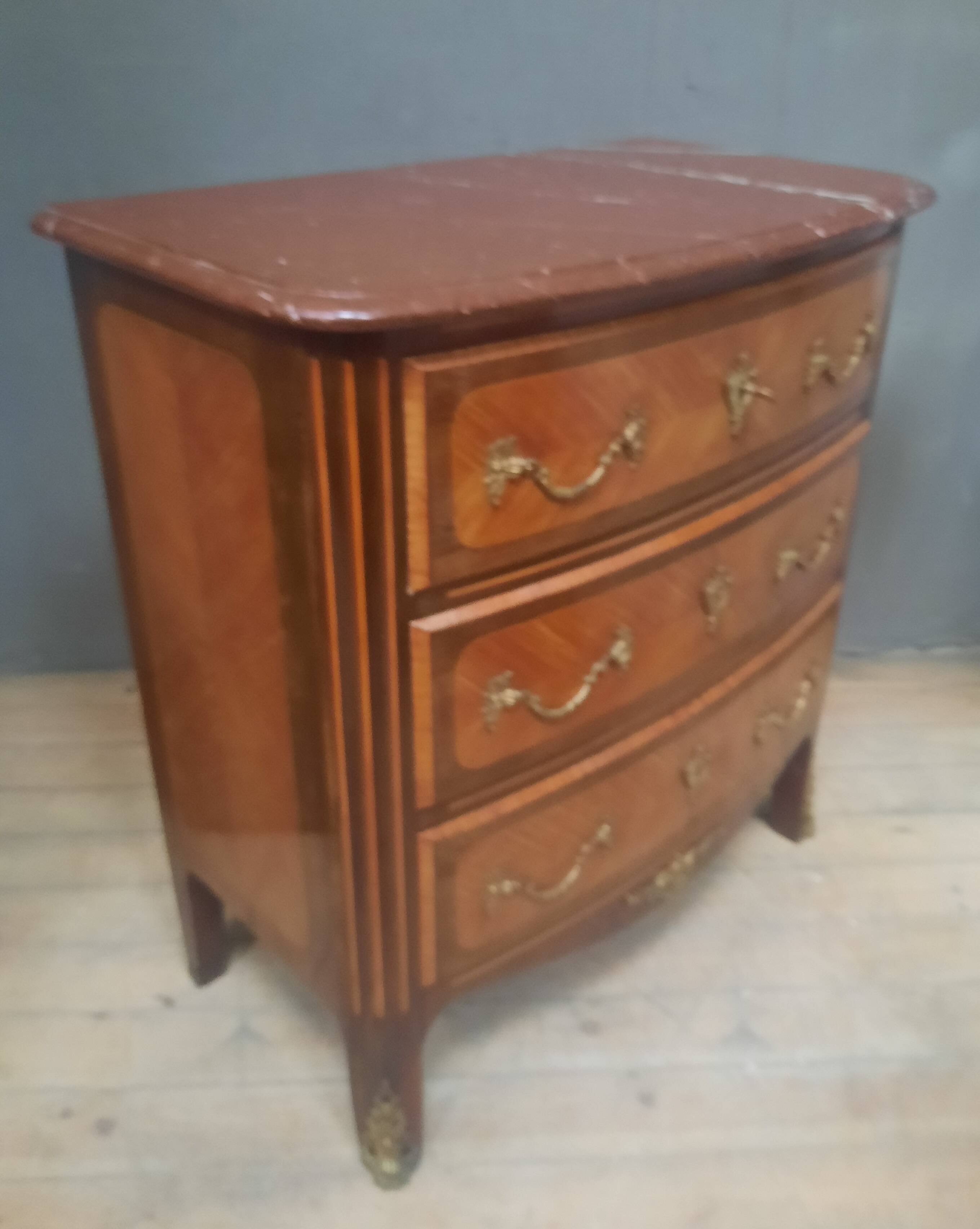 Commode en marquetterie style Louis XIV 9