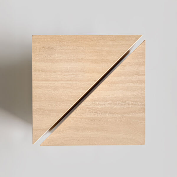 Table basse triangulaire Up&Up, années 1970.