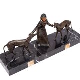Sculpture Art Déco d'une femme avec des lévriers 1920/30 France