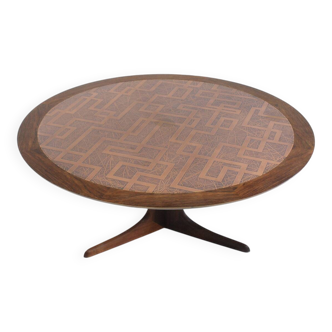 Table basse ronde brutaliste en cuivre et bois, années 1970