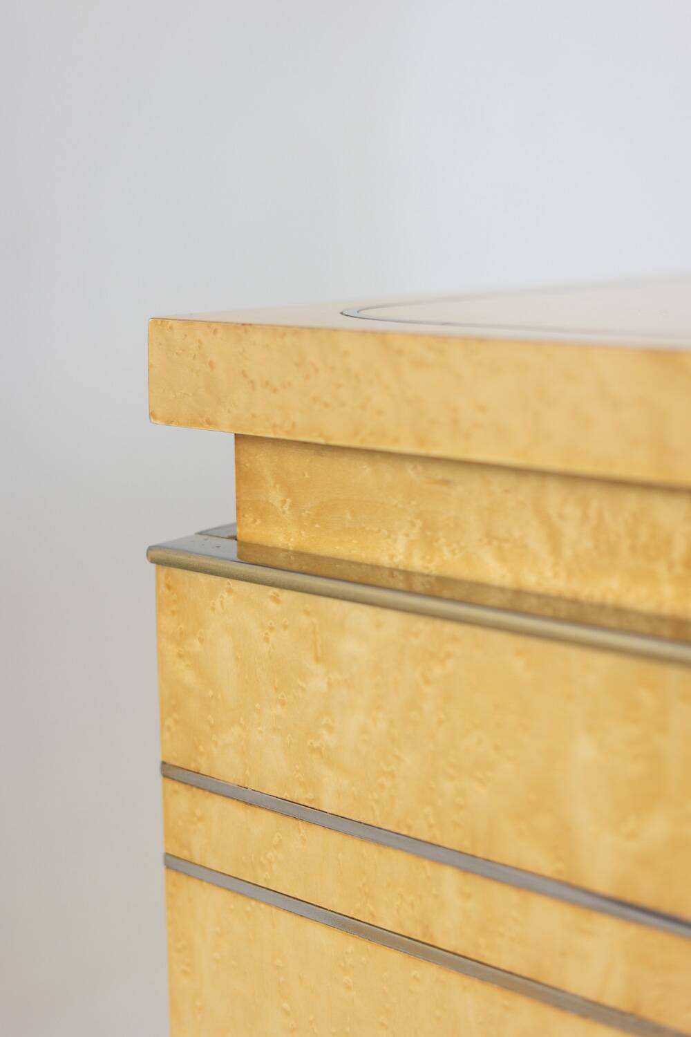 Enfilade à 4 portes en bois de bouleau. Années 1970.