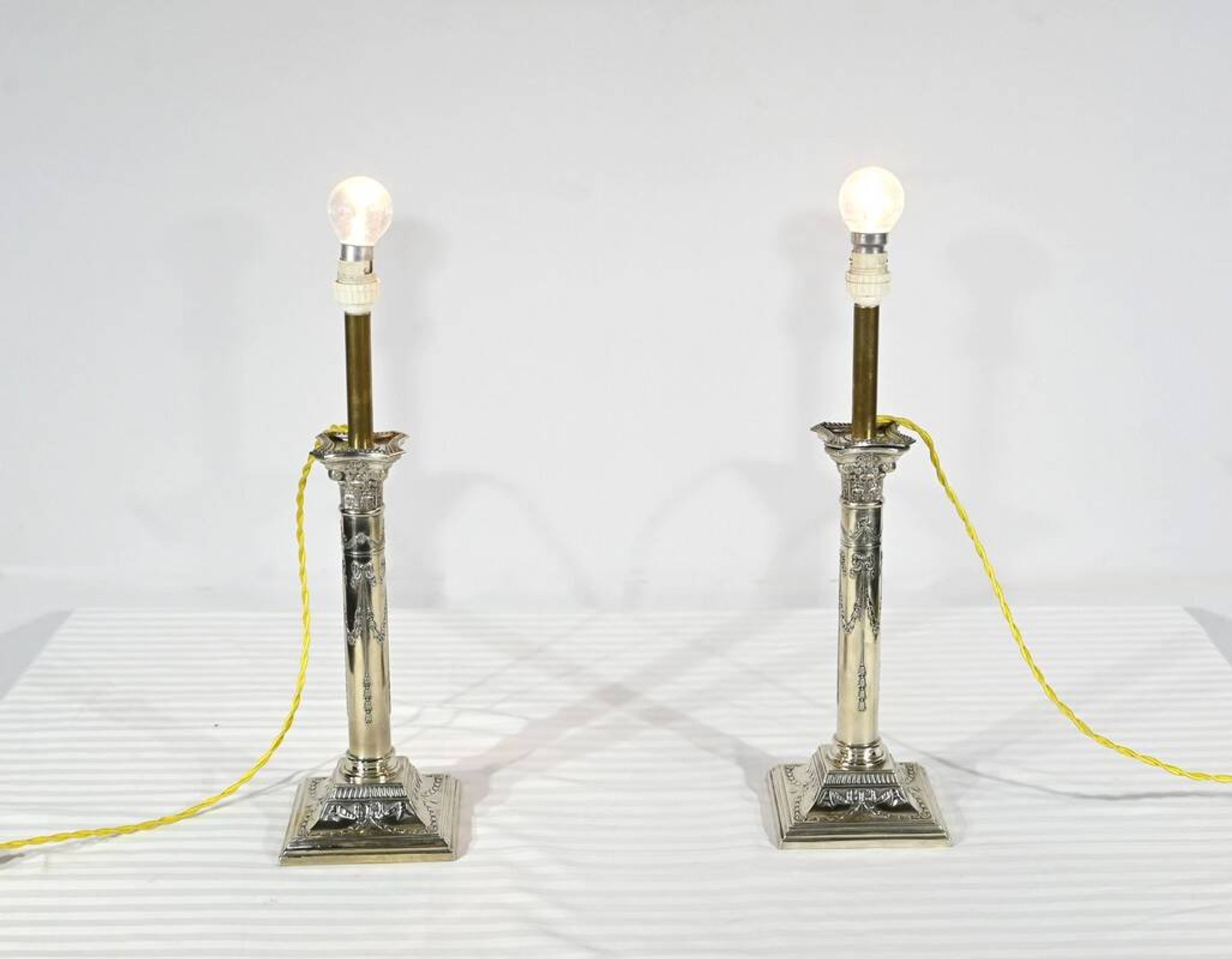 Paire de Flambeaux Électrifiés en Métal Argenté – Milieu XIXe