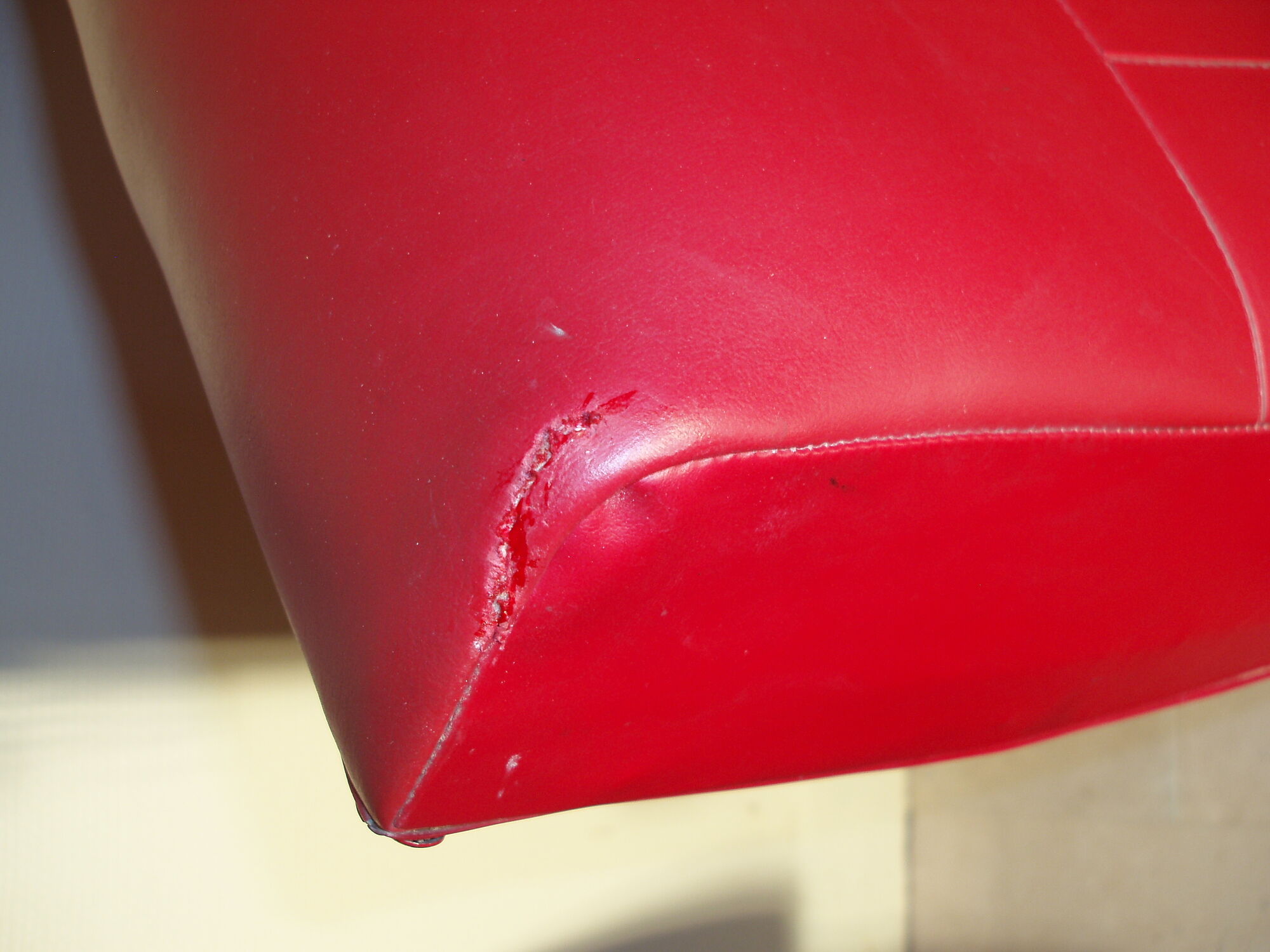 Pair of chairs in leather of the 1970s