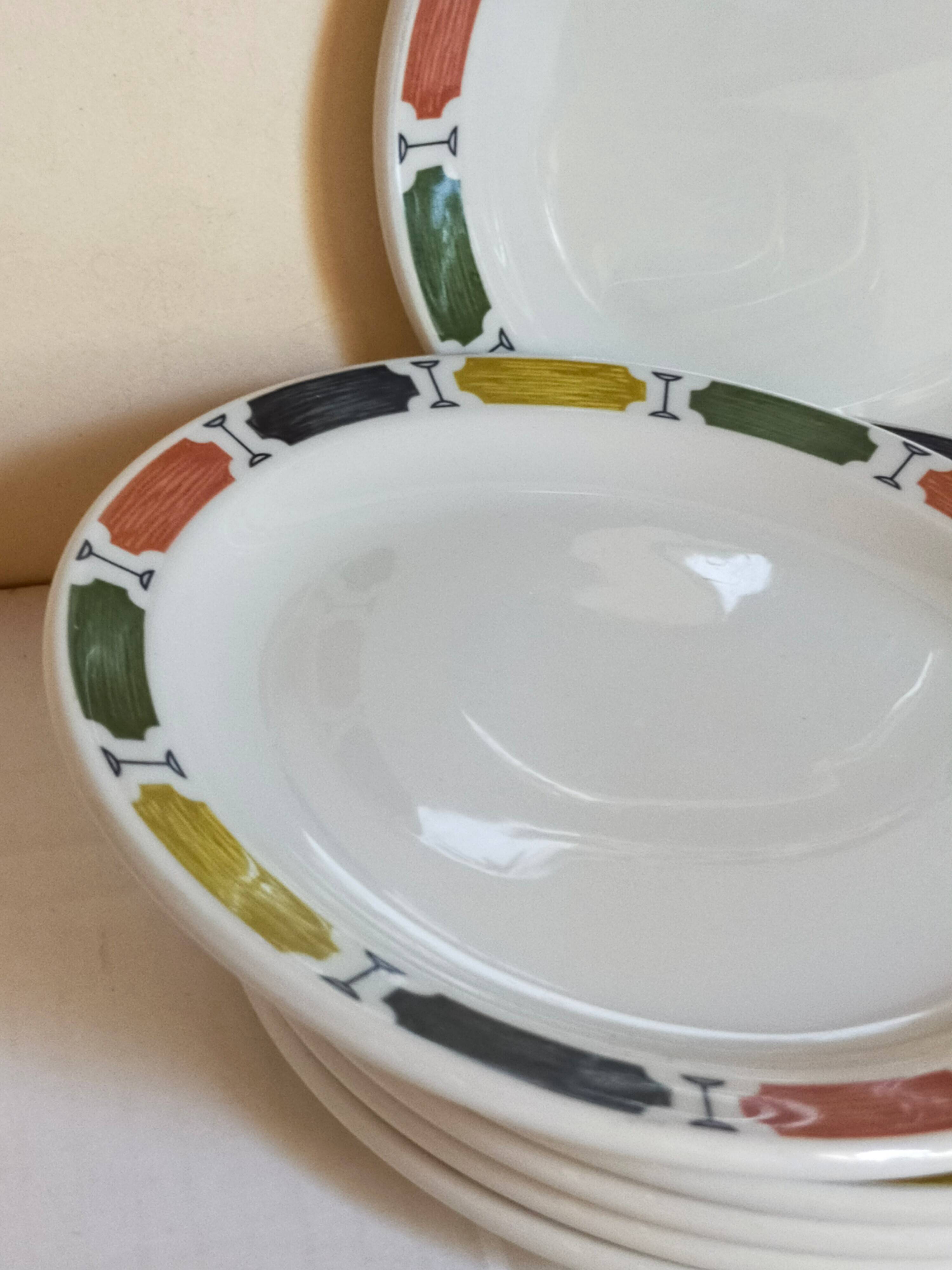Six assiettes à dessert en porcelaine Anglaise DUDSON BROTHERS 70'