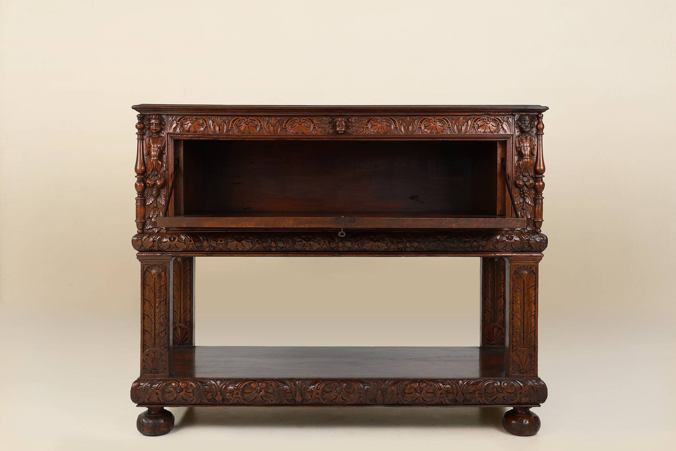 16th Century Italian Renaissance Cabinet in walnut with rich carvings