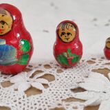 5 poupées russes rouges