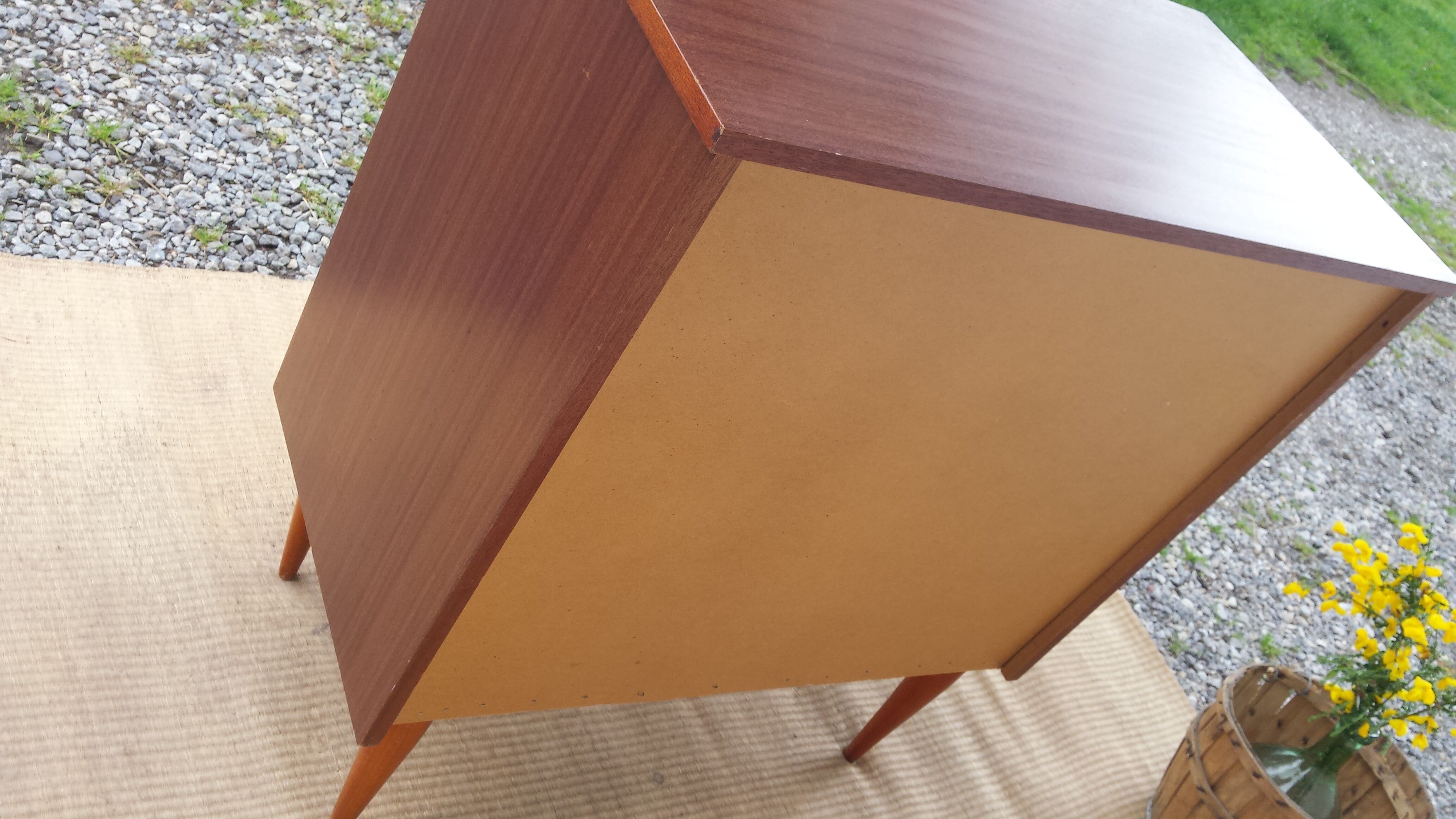 Commode vintage années 70, pieds fuseaux