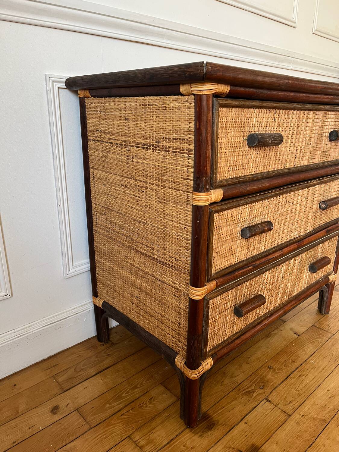 Commode en rotin vintage