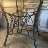 Table ronde pieds métal et verre fumée