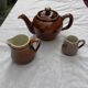 Théière et pots à lait en céramique marron