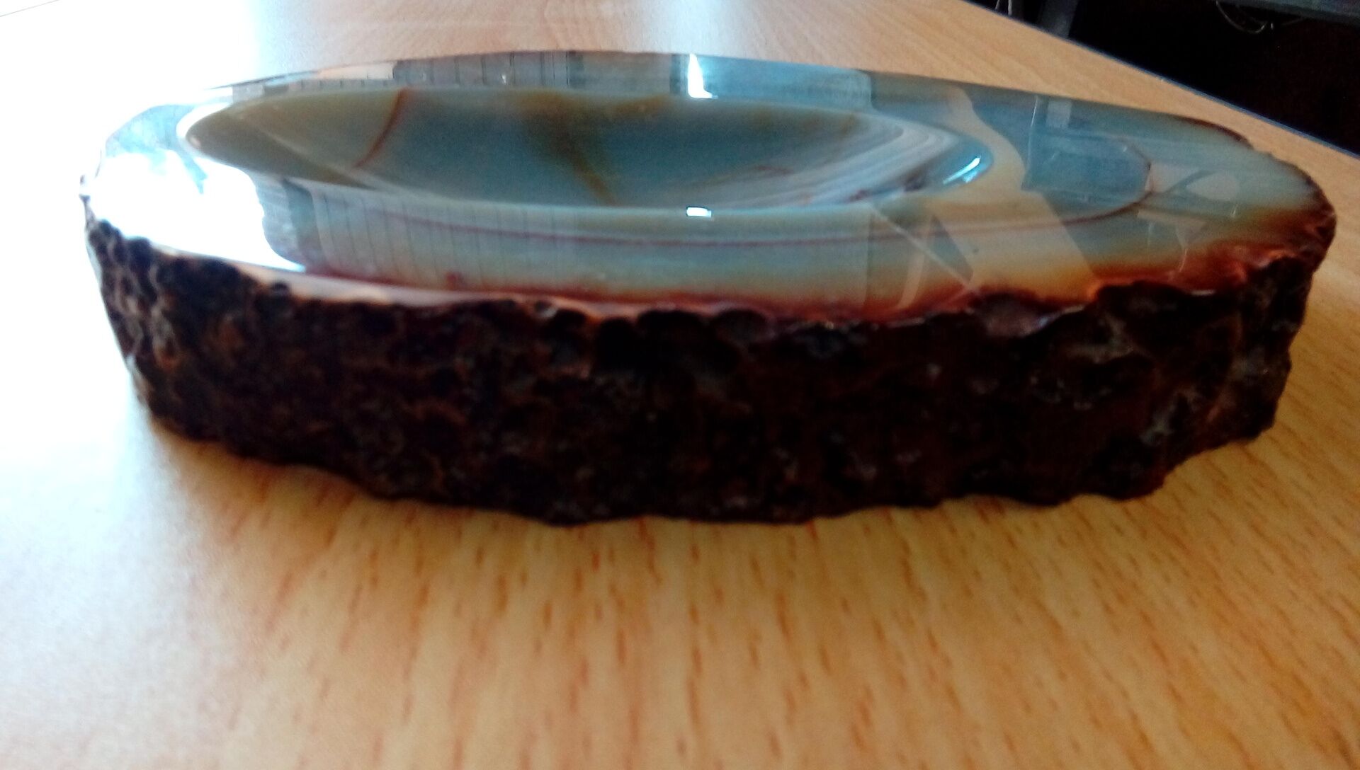 Empty pocket agate stone