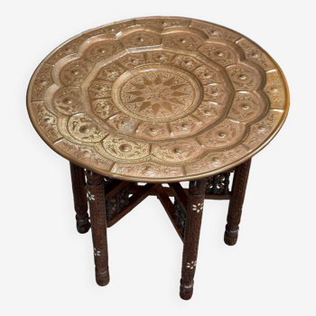 Tea table oriental tray in copper or brass on wooden support 20th century