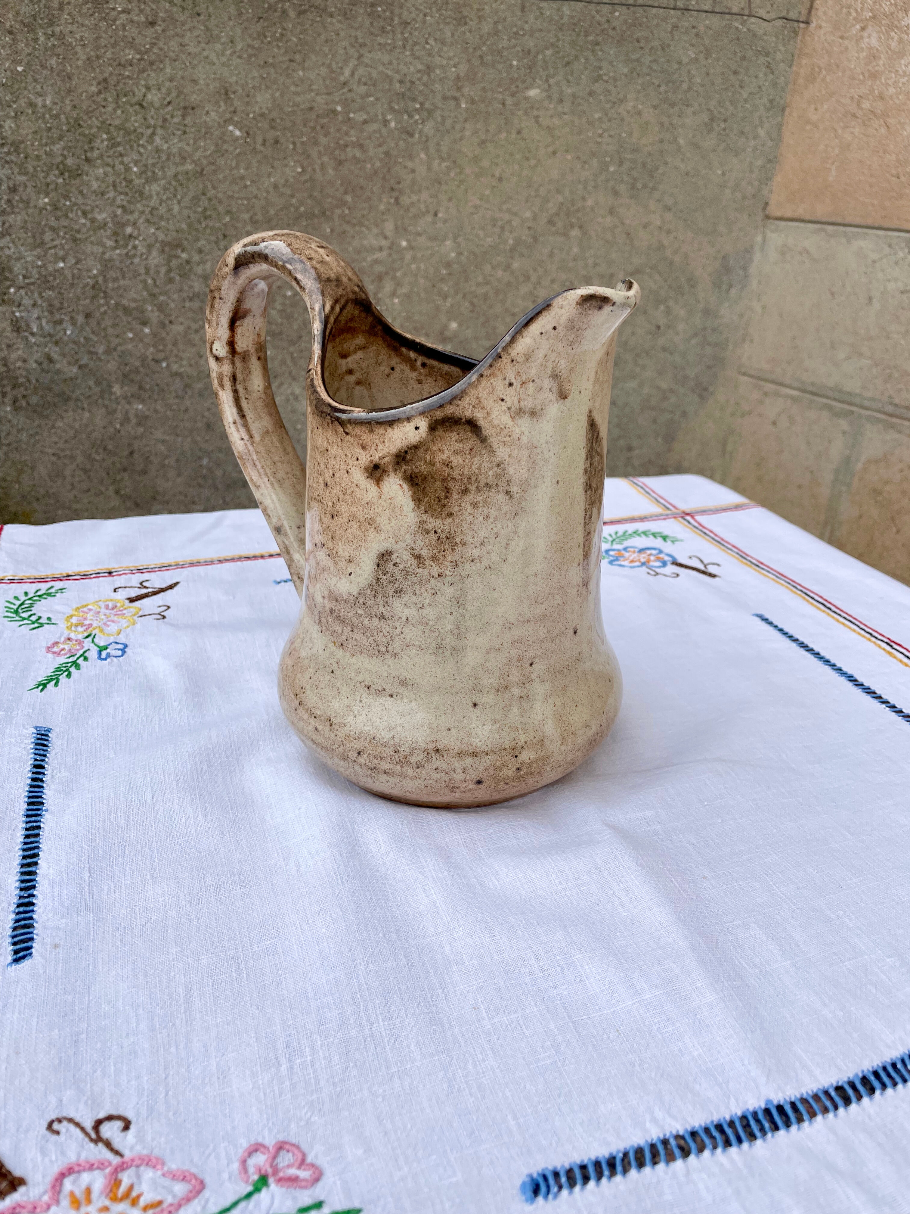 Les Grottes Dieulefit pitcher