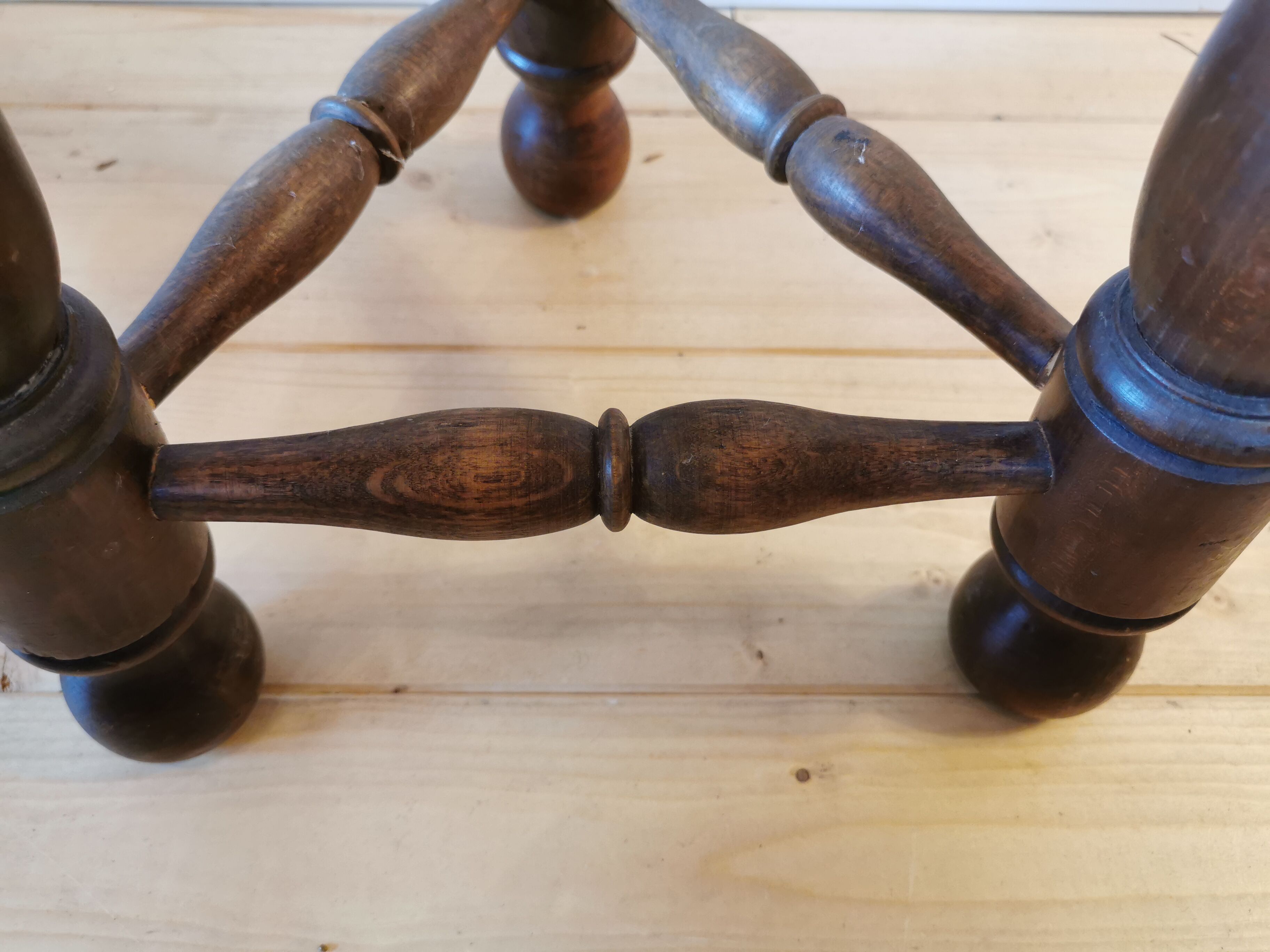 Tabouret tripode paillé des années 50