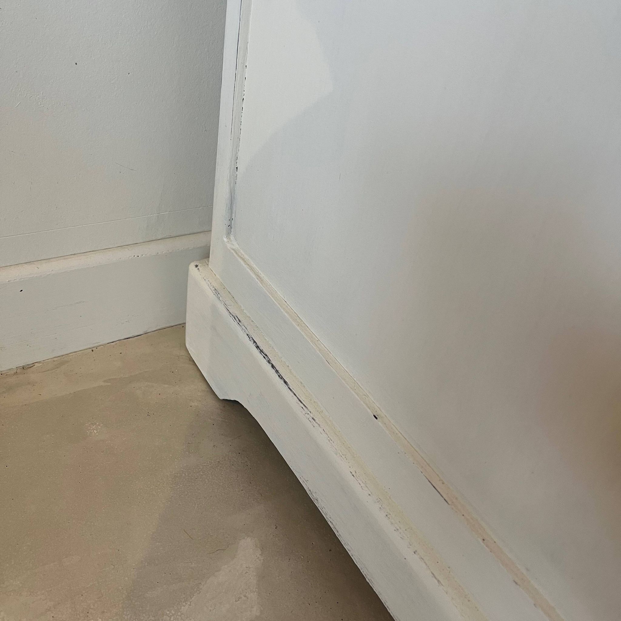 Commode blanche patiné