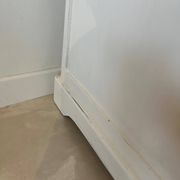 Commode blanche patiné
