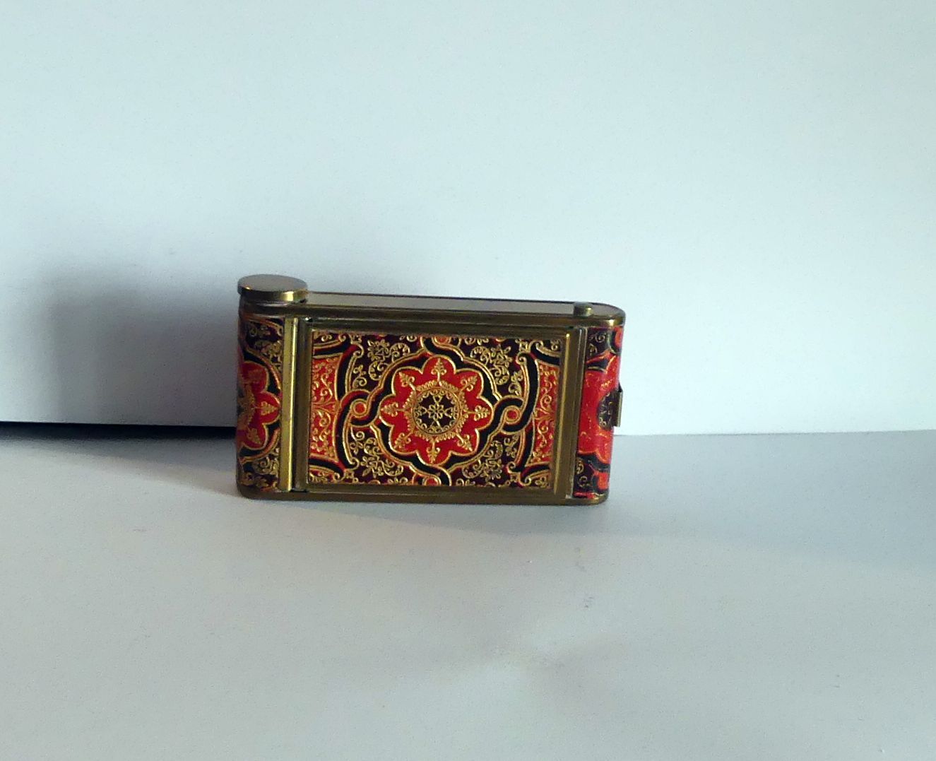 Powder with manicure set