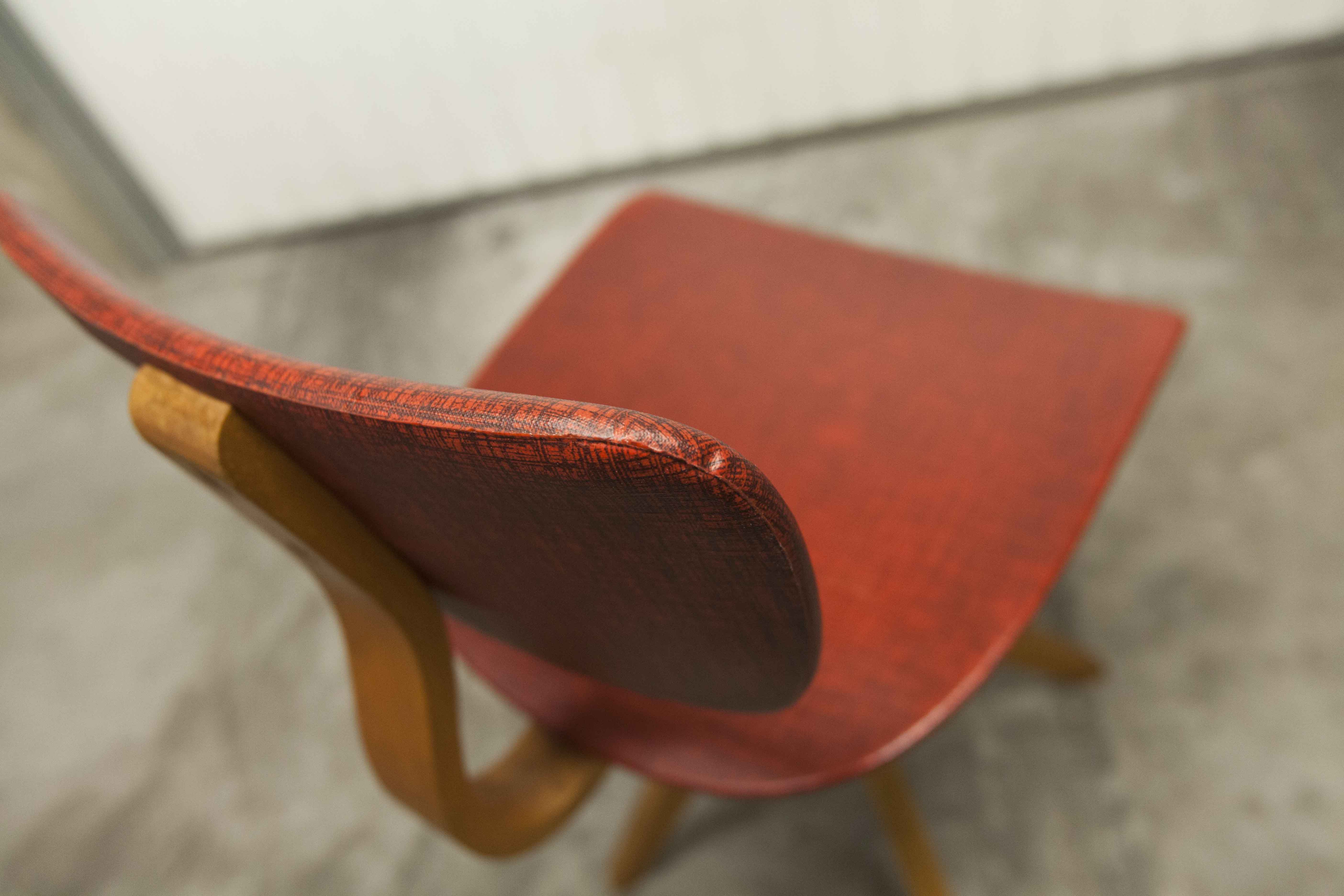 Workshop chair 1950 feet compass skaï red atypical