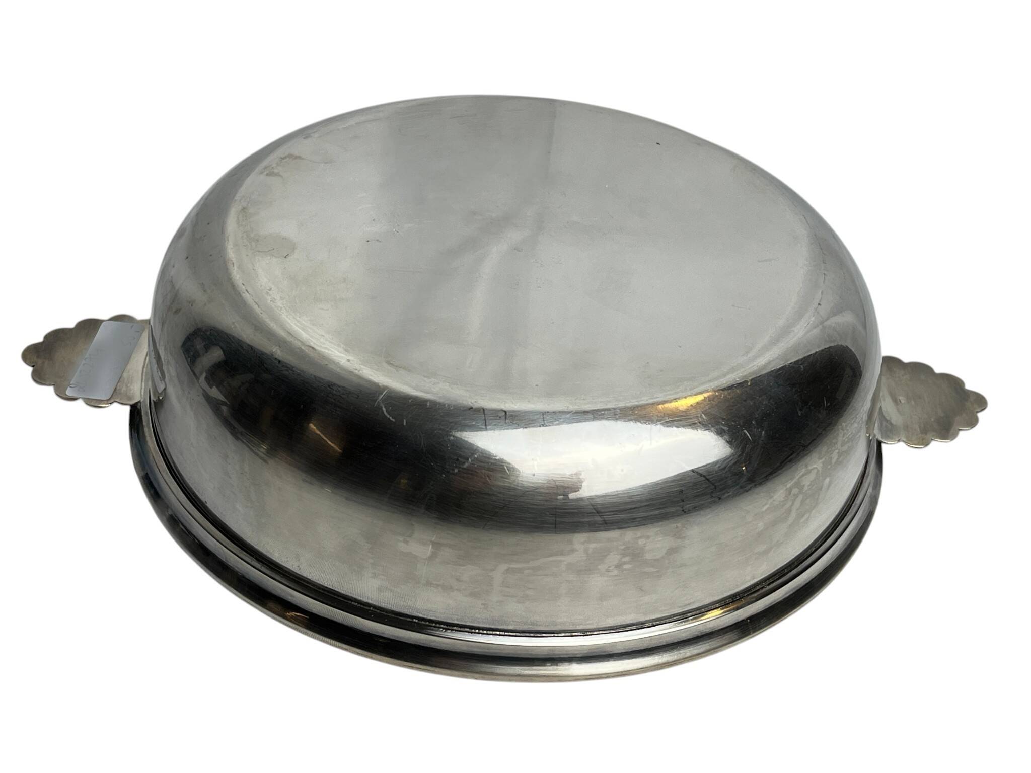 Tableware, silver-plated vegetable dish with shell handles, 20th century.