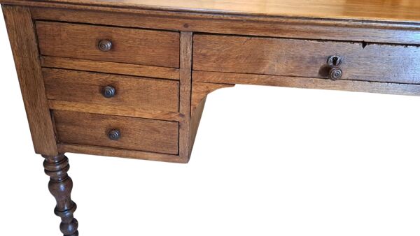 Bureau plat Louis Philippe 19e siècle en chêne doré massif