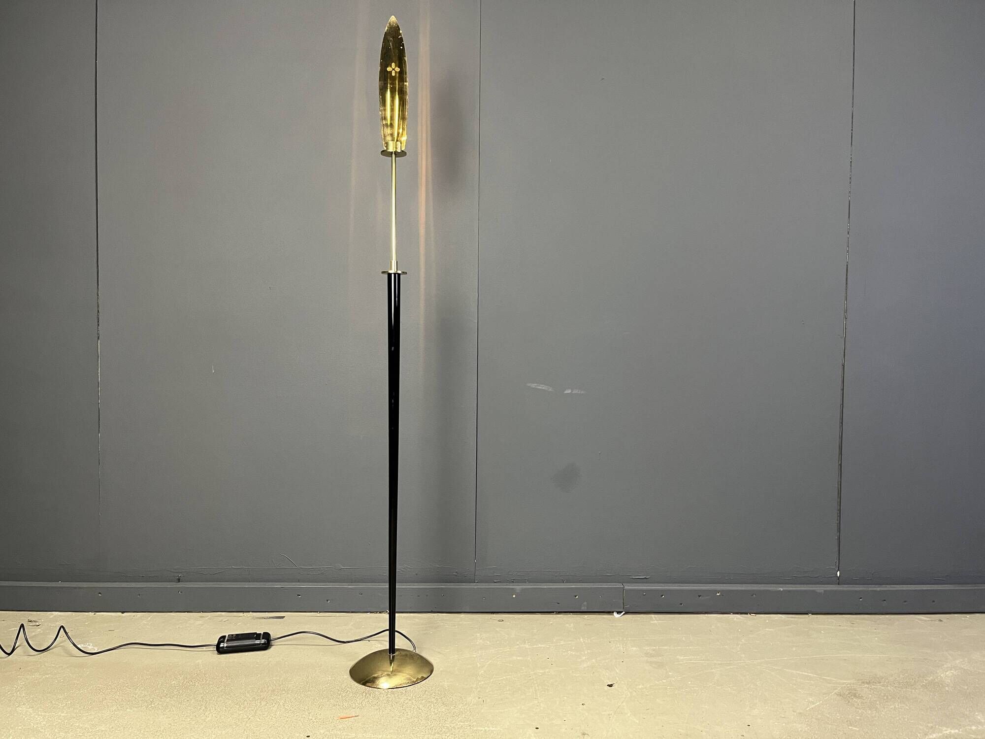 Modernist italian brass floor lamp, 1980s