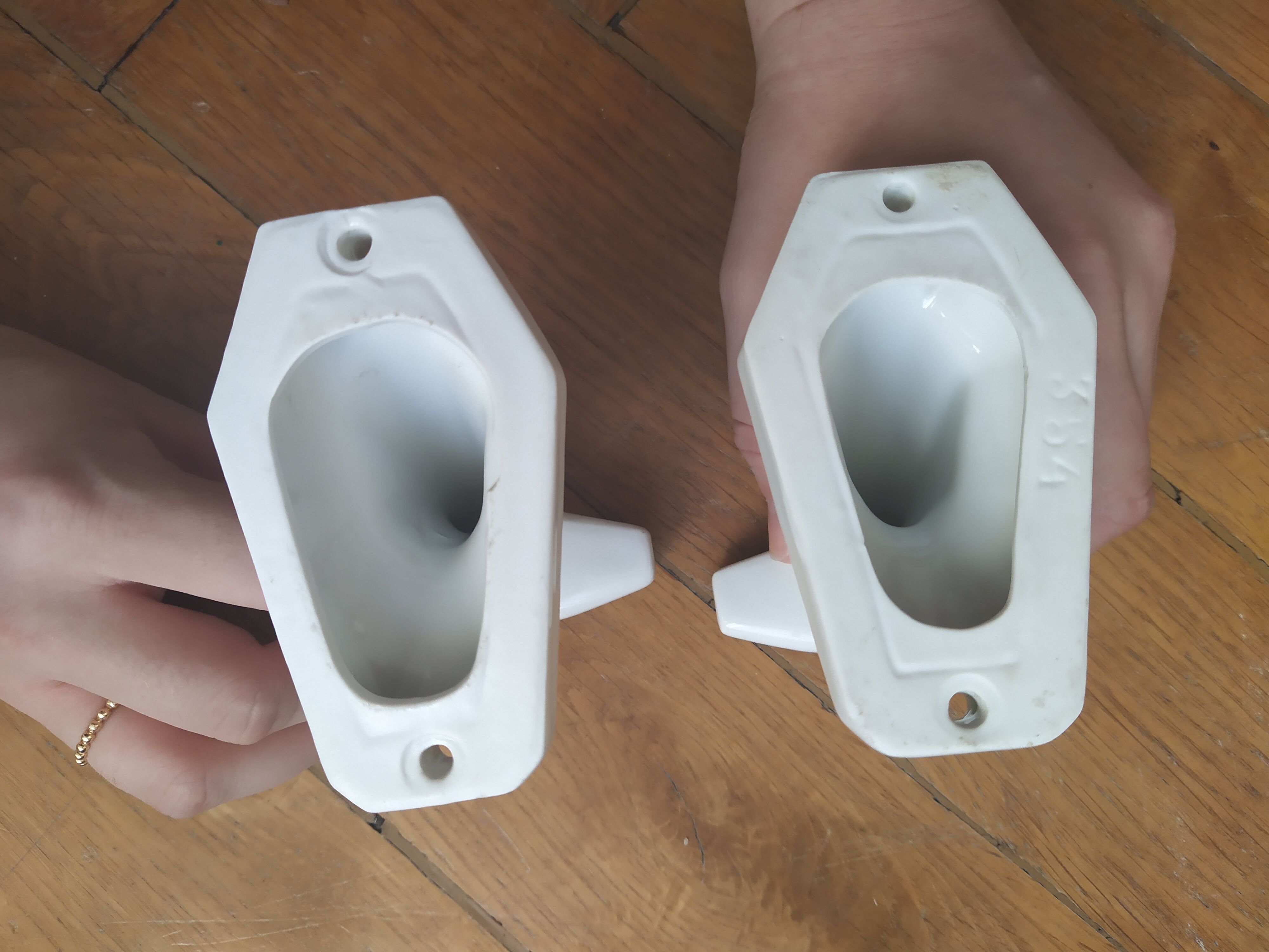 Patères en porcelaine