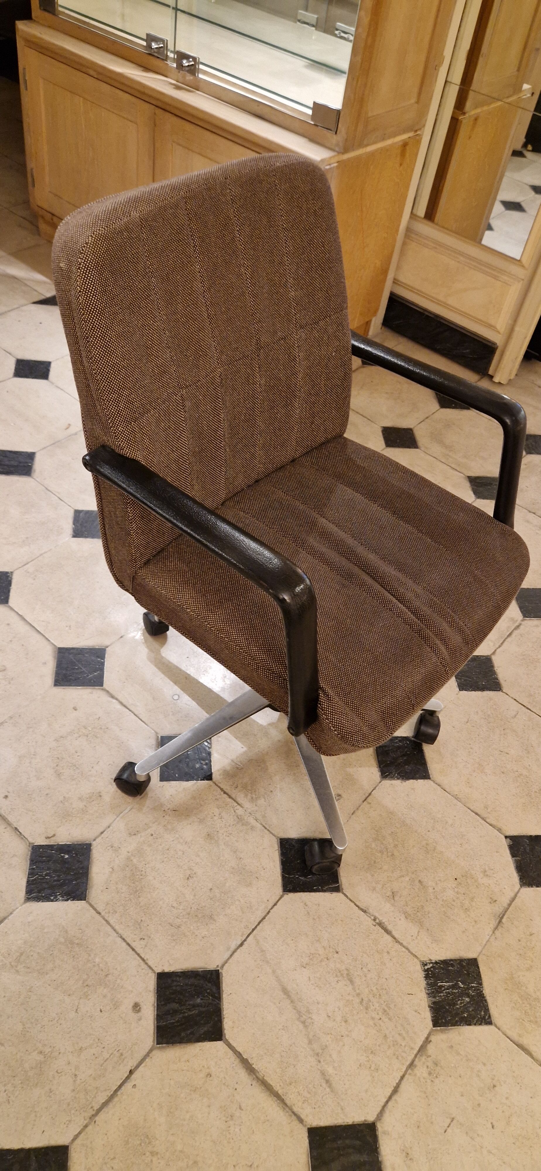 Vintage office chair from the 1970s.