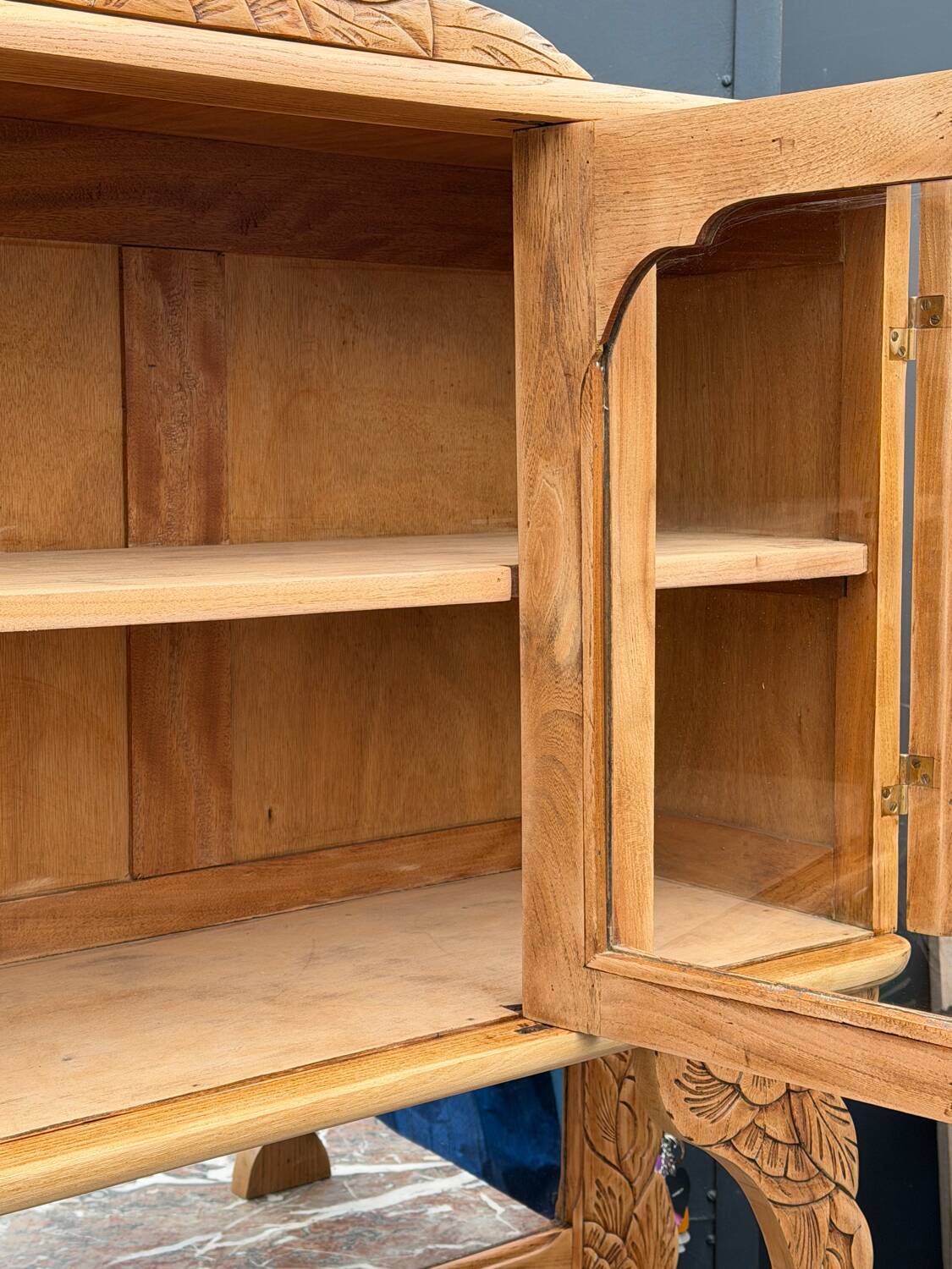 Art Deco Parisian buffet in solid raw oak from the 1930s.