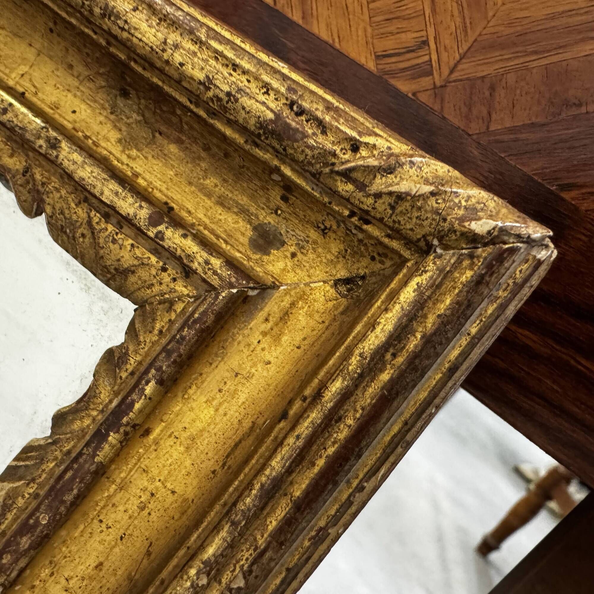 Superb antique mirror with a gilded frame – Maison Lebrun Paris (since 1847)