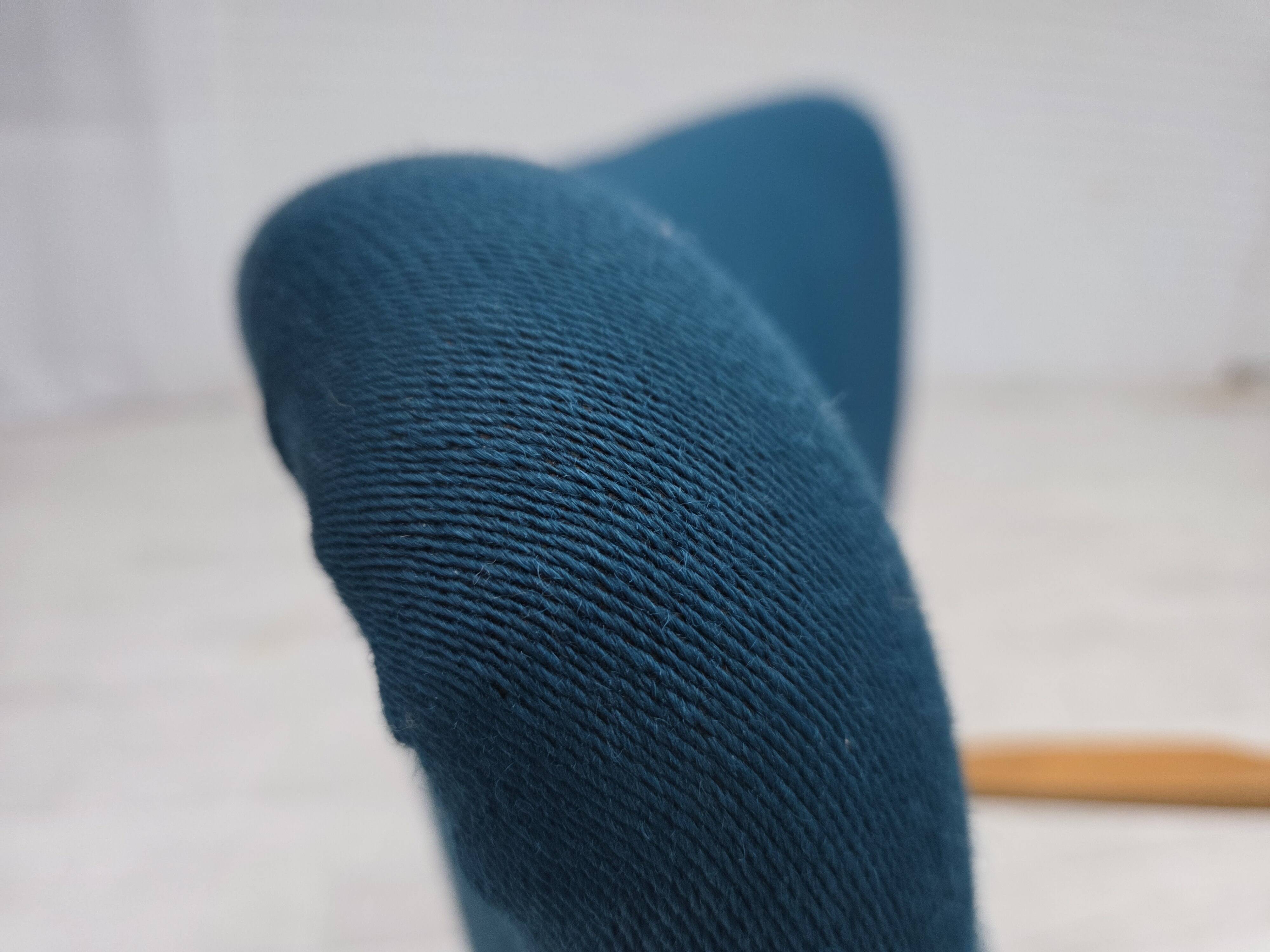 Fauteuil danois des années 1970 par Fritz Hansen, en laine de mobilier, bois de hêtre.