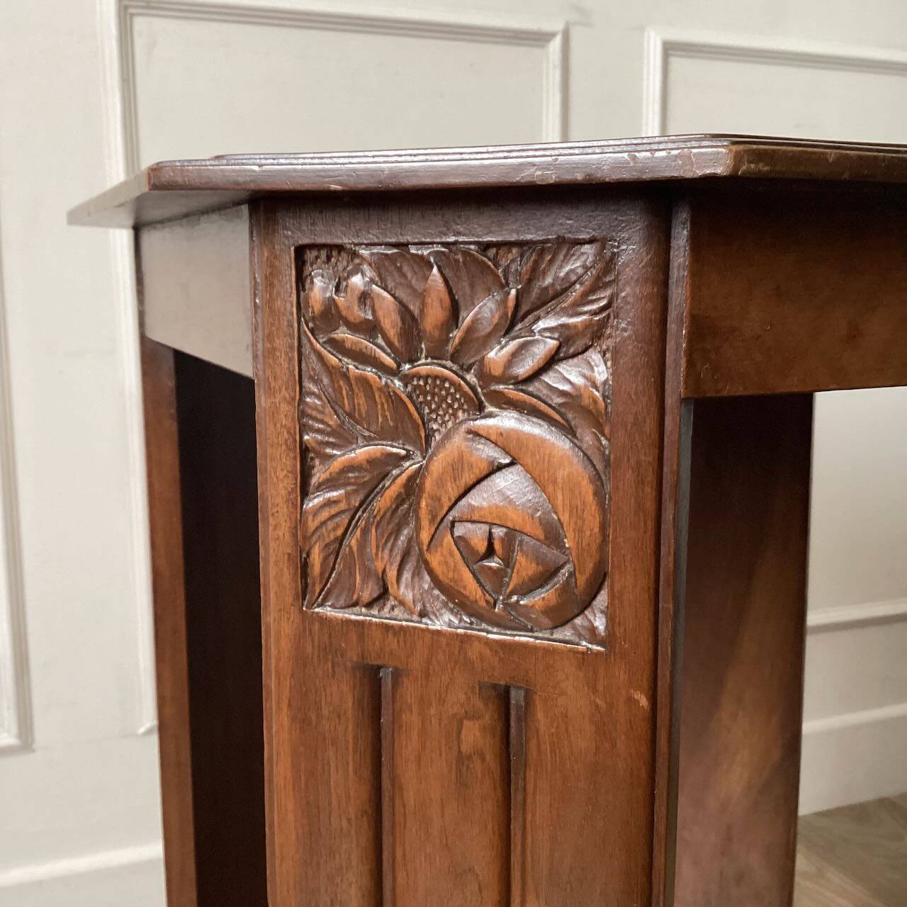 Art deco pedestal table