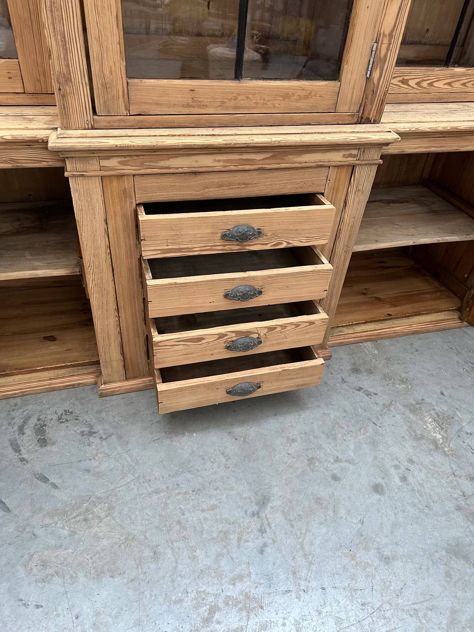 Masterful exhibition showcase from the early 20th century